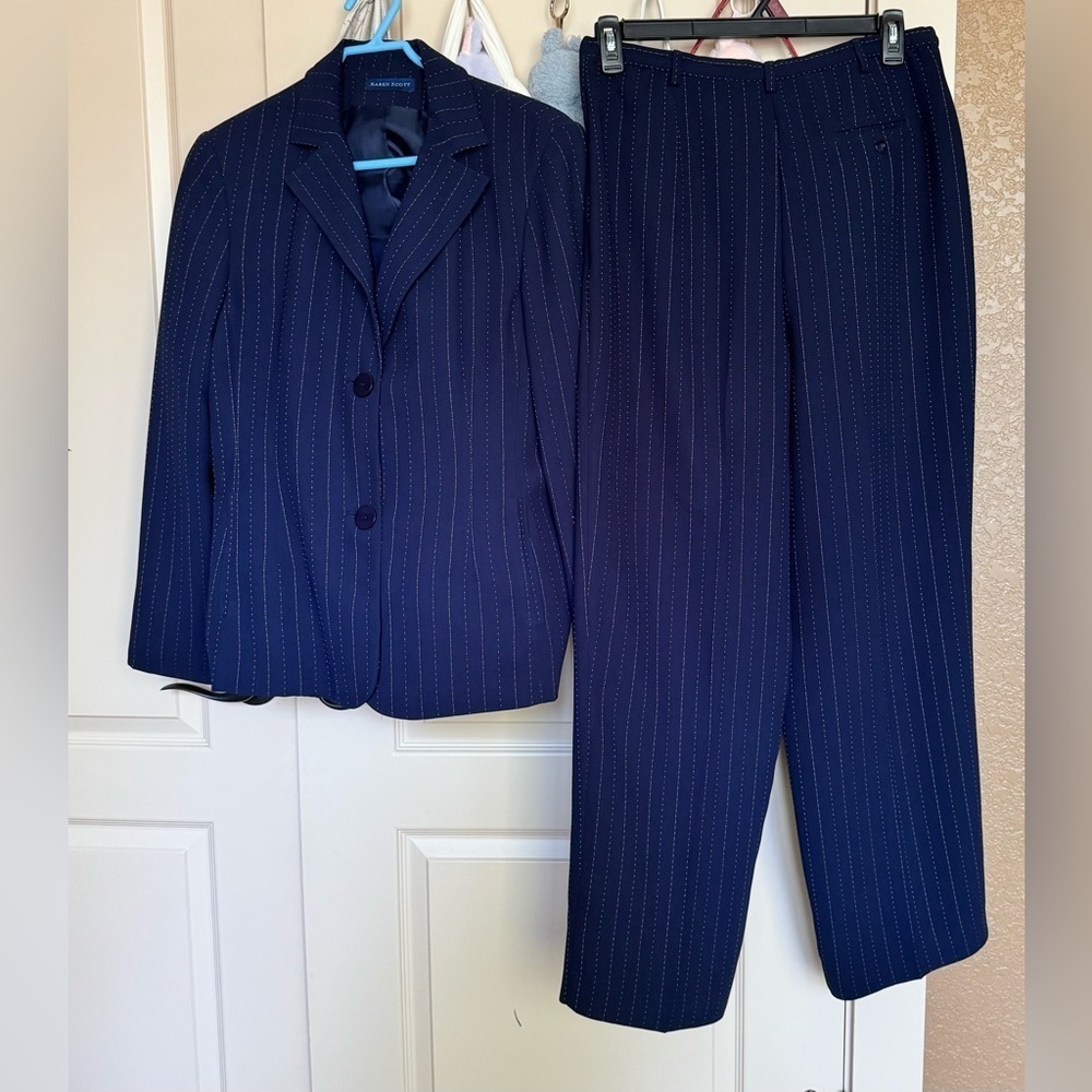 Women KAREN SCOTT Navy Pinstripe Suit Size 14